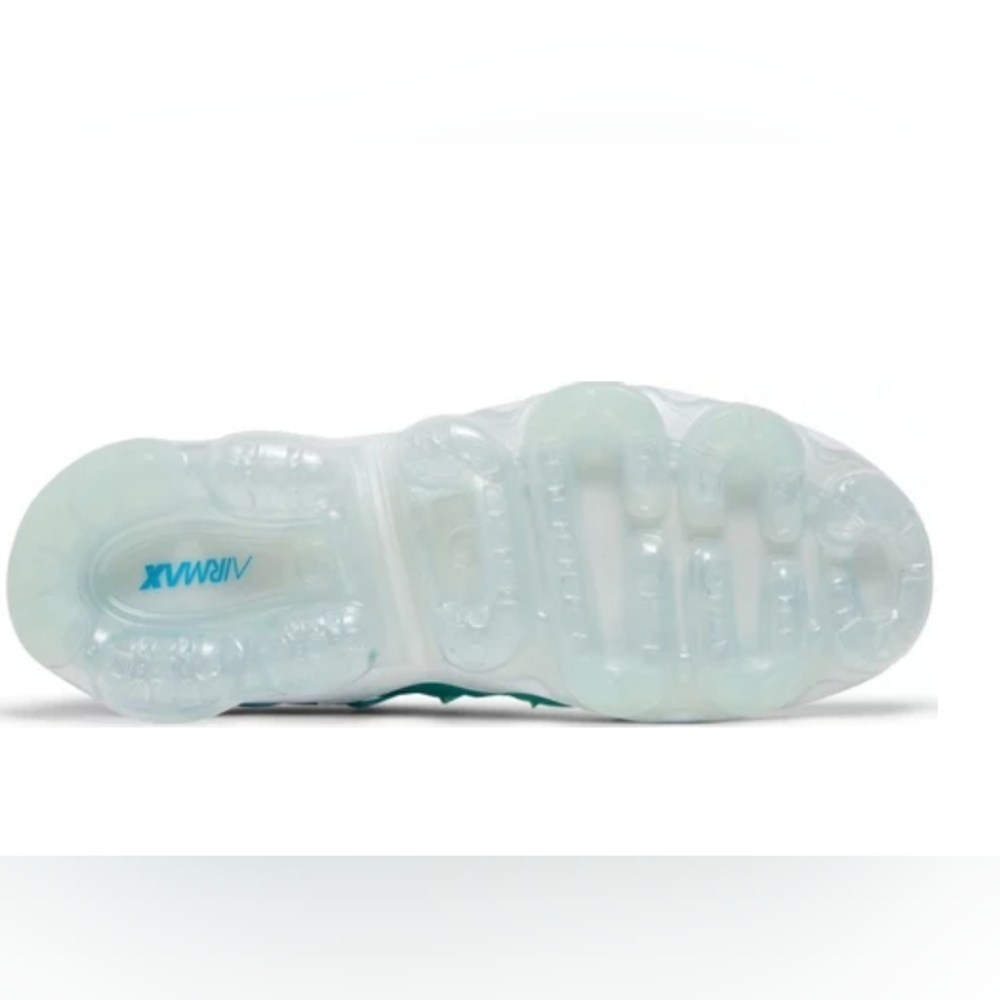 NIKE AIR VAPORMAX PLUS - Picture 2 of 5
